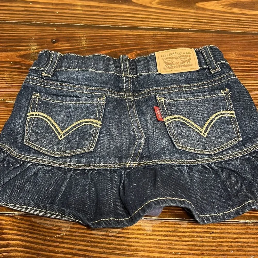 Levis size 2t